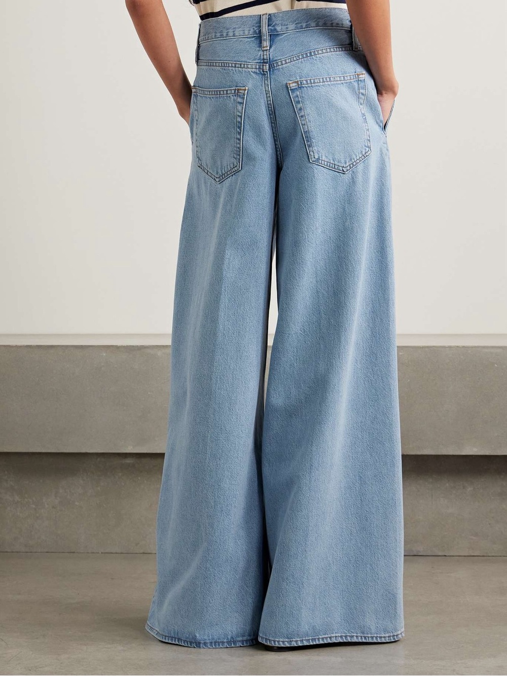 Frame The Drape High Waist Wide Leg Jeans in Sweetheart - Picture 2 of 13